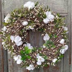 Jarní věnec Bílá elegance