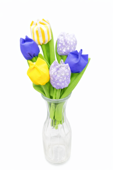 Ručně šitý tulipán