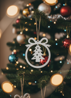 Závěsná ozdoba – Vánoční koule s motivem (Strom/Hvězda)