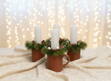 Adventní svícen z hrnečků